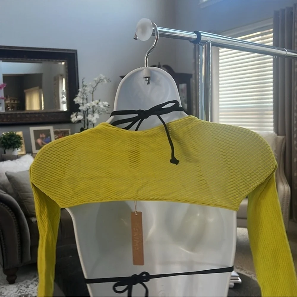 Skims (B13) swim shrug NWT SIZE 2x/4x